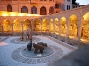 Cité fortifiée de Bakou avec le palais des Chahs de Chirvan et la tour de la Vierge
