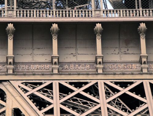 1280px-Eiffelturm_Arago