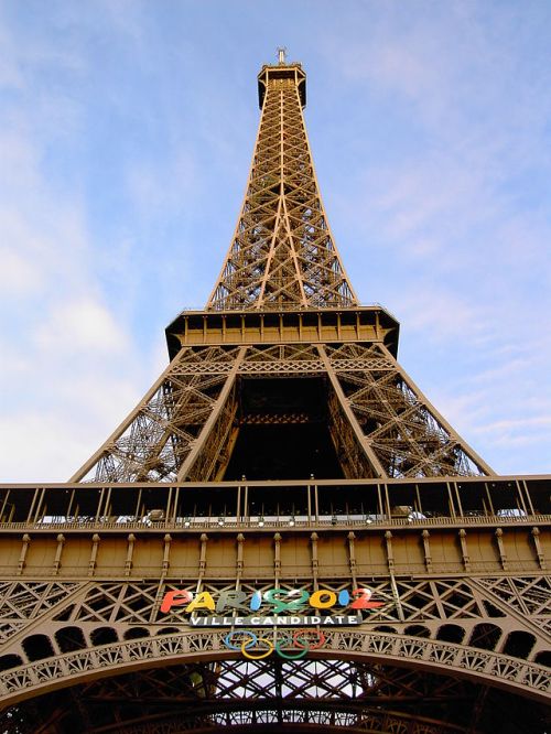 640px-Eiffel_Tower_06